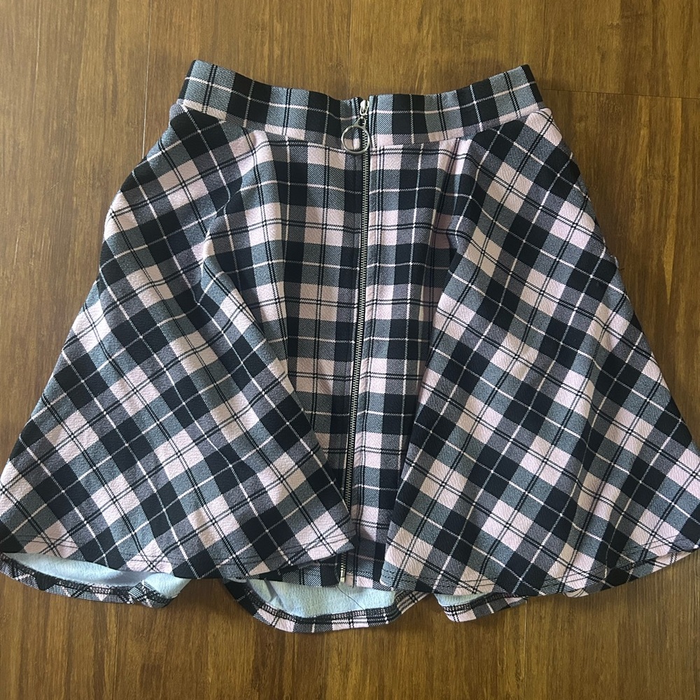 Chic Plaid Skater Skirt with Front Zipper